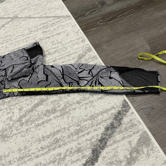 Lululemon Goal Crusher 7/8 Tight in Dottie Tribe White Black / Black - Picture 16 of 16